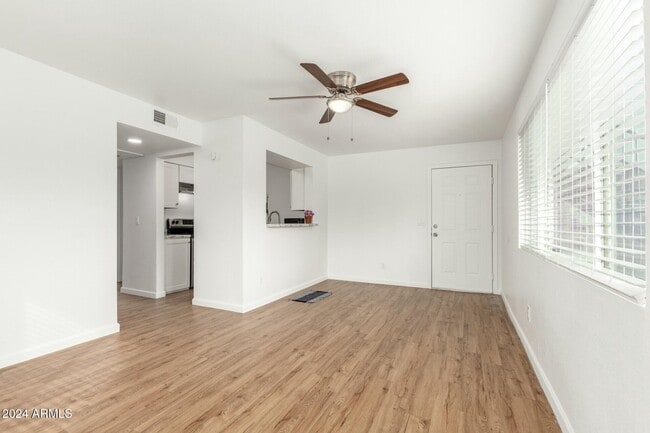 Foto del edificio - 1346 E Mountain View Rd