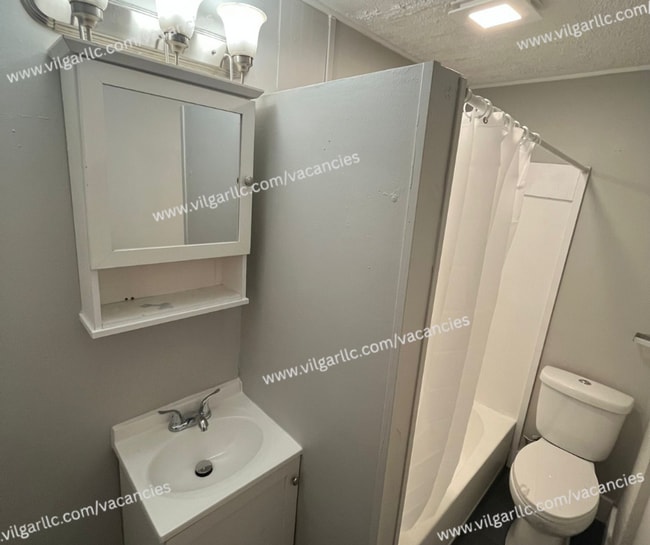 Building Photo - 3940 Deodar St