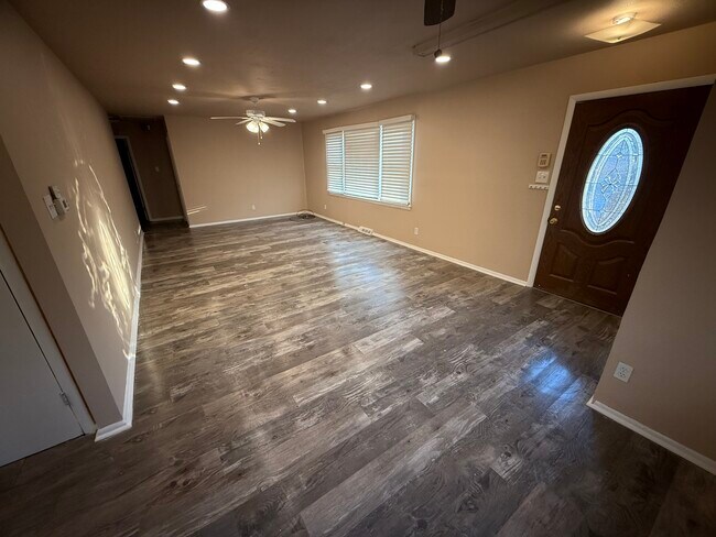 Foto del edificio - 722 W Park Ave