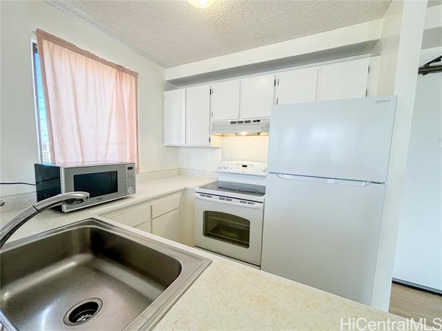 Building Photo - 2240 Kuhio Ave.