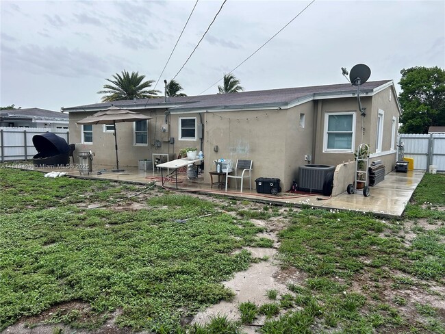 Building Photo - 15701 NW 28th Ct
