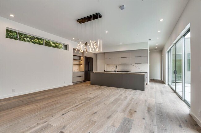Foto del edificio - 4347 Bonham St
