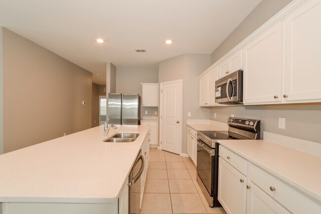 Building Photo - 2832 Granville Dr