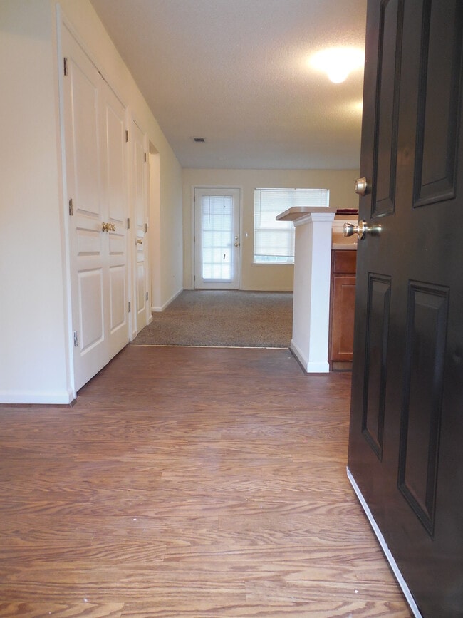 Building Photo - Castlewood Apartments