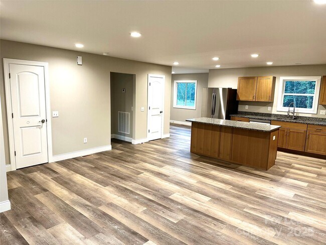 Foto del edificio - 6431 Little Mountain Rd