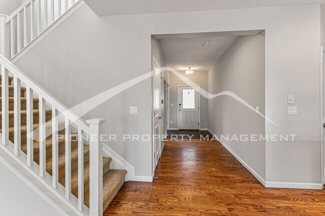 Building Photo - Spacious Home with Central AC and Washer/D...