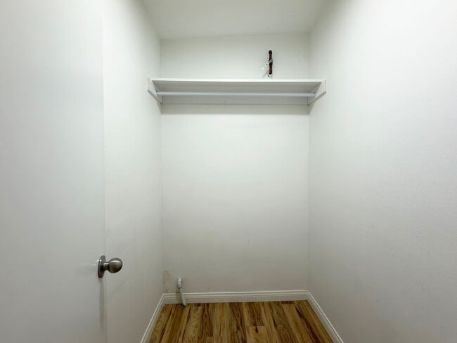 Building Photo - LB0167