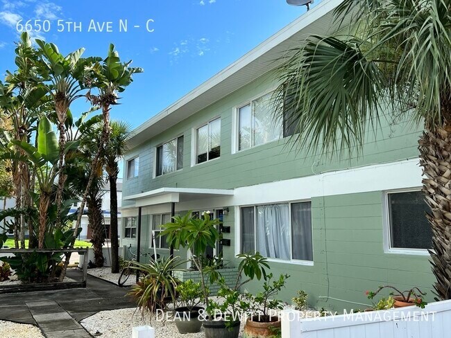 Building Photo - Renovated 2/1 in West St Pete - APT For Rent
