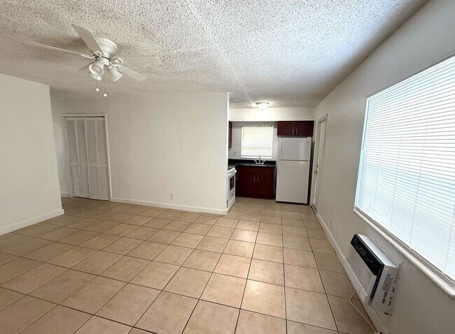 Foto del edificio - 5224 NW 16th St