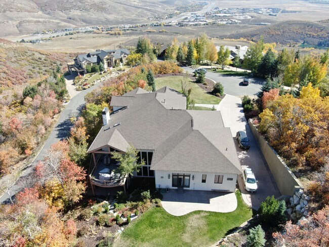 Building Photo - 7083 Pinecrest Dr