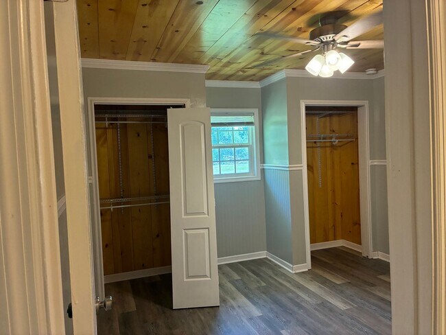 Foto del edificio - 3 Bed 2 Bath Brick Home Newly Renovated