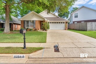 Building Photo - 8254 Magnolia Village Dr N