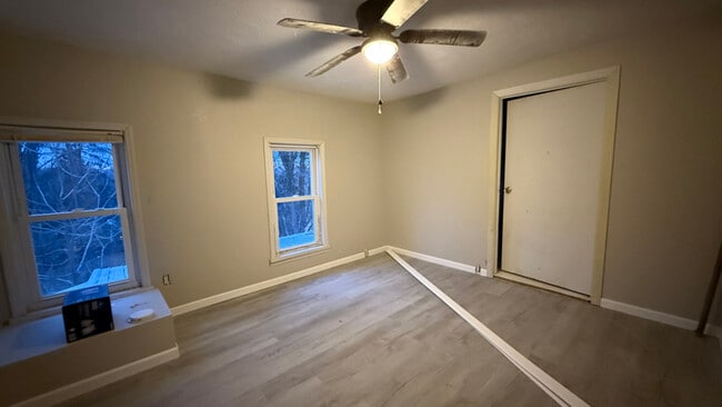 Foto del edificio - 235 E Main St