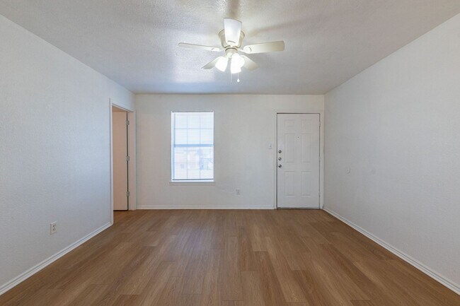 Foto del edificio - RENT REDUCTION - AVAILABLE NOW!