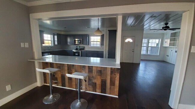 Foto del edificio - 725 W Brown St