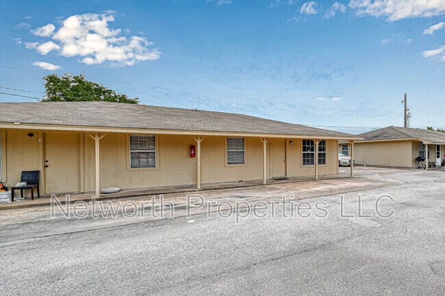 Building Photo - 8430 Round Rock Dr