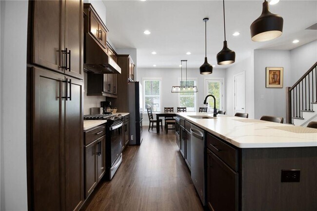 Foto del edificio - 2443 Sycamore Rd NW