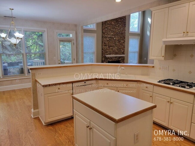 Building Photo - Gorgeous 5 Bedroom House in Peachtree Corn...