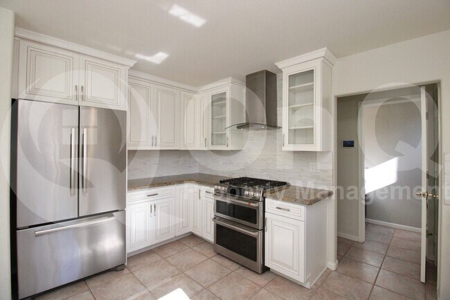 Foto del edificio - 7650 E Williams Dr