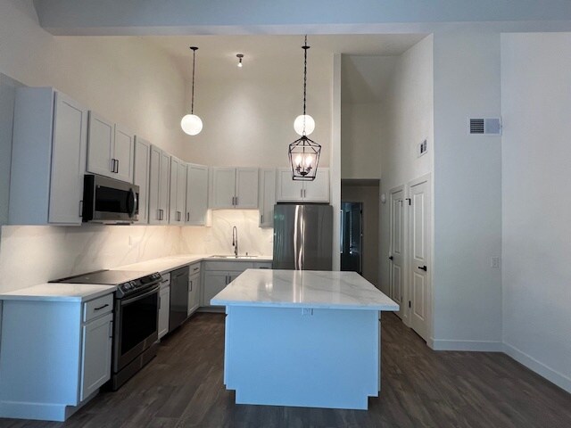 Foto principal - 2457 American River Dr