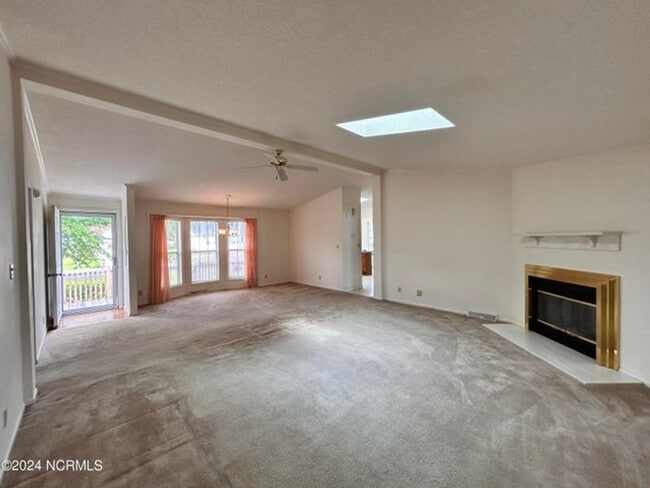 Building Photo - 1075 Captains Ct