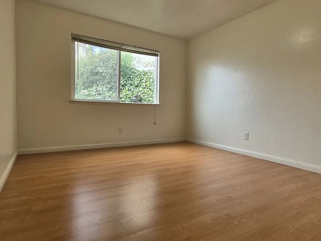Foto del edificio - FOR RENT: Updated 2 Bedroom Unit in Prime ...