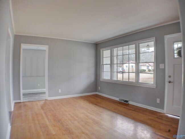 Foto del edificio - 4213 Eastland Dr NW