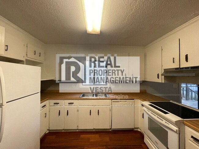 Building Photo - 307 Fox Tail Dr