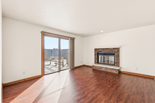 Building Photo - 809 W Ridgeview Dr