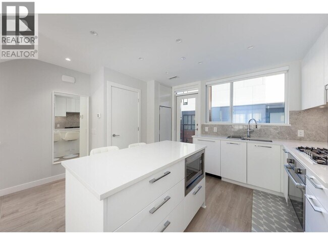 Photo du bâtiment - 5370 Crooked Br Rd