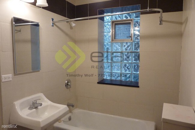 Foto del edificio - 7726 N Eastlake Terrace