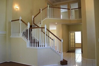 Building Photo - 4614 Forest Home Dr
