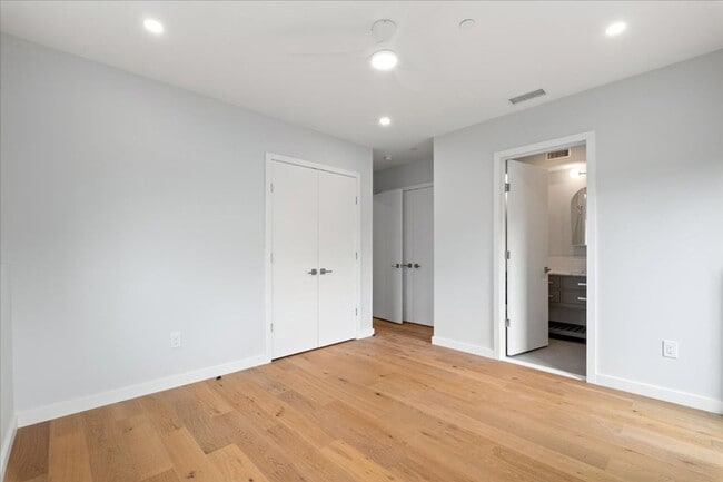 Building Photo - 46 Hudson St