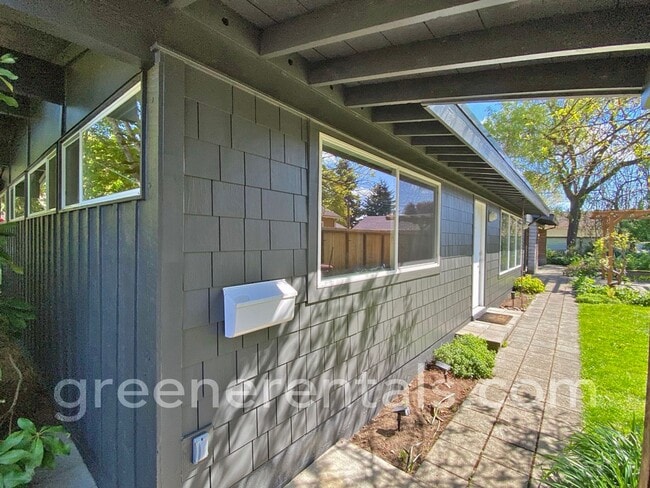 Building Photo - 2BR 1BA West Olympia Home
