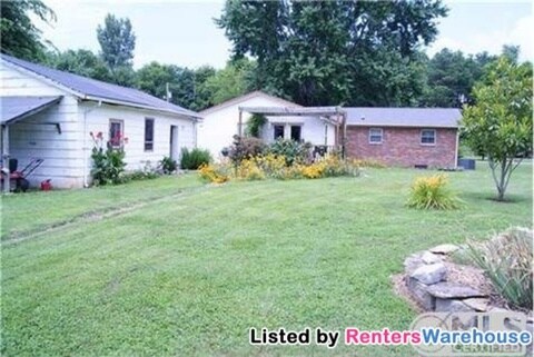 Building Photo - 107 Maple St