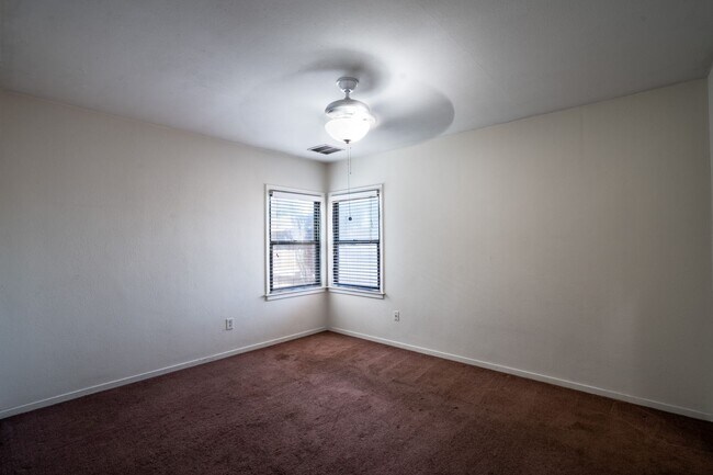 Building Photo - Single Family Home