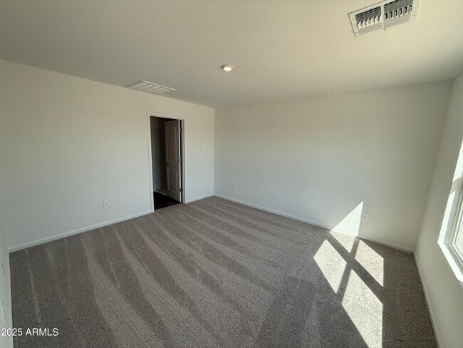 Foto del edificio - 9200 W Debbie Ln