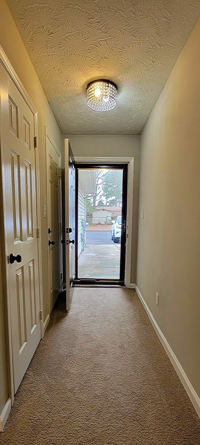 Foto del edificio - 513 Lumberly Ln