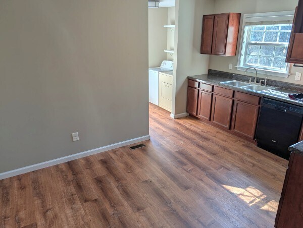 Foto del edificio - 2510 Bernhurst Dr