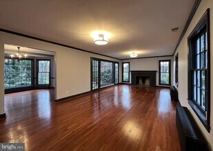 Building Photo - 7309 River Rd