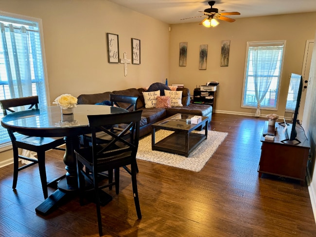 Building Photo - 1402 Park St