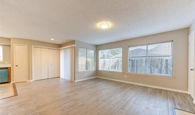 Foto del edificio - 12200 Overbrook Ln