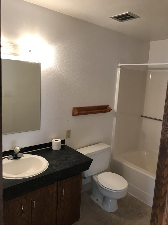 Foto del edificio - 1027 N 12th St