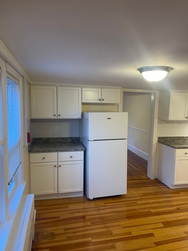 Building Photo - 39 Bourne St