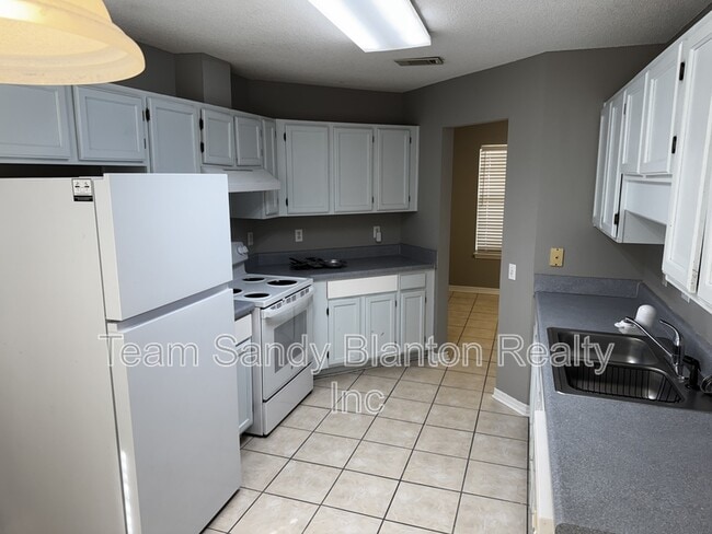 Building Photo - 9184 Arand Dr