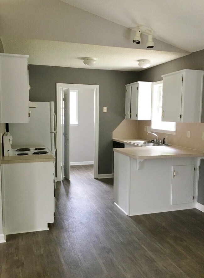 Building Photo - 3 Bedroom in Glenn Eagle Subdivision!