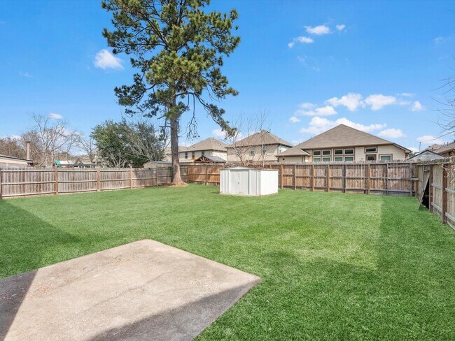 Foto del edificio - 19918 Bambiwoods Dr