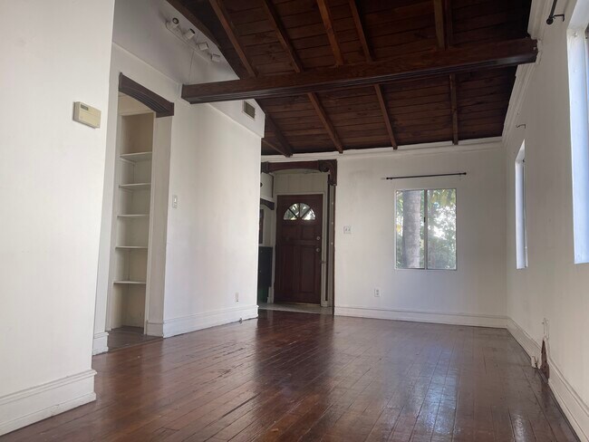 Architectural details galore - 3106 Marathon St