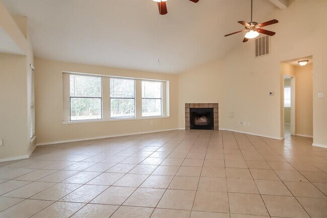 Building Photo - 15706 Wildwood Lake Dr
