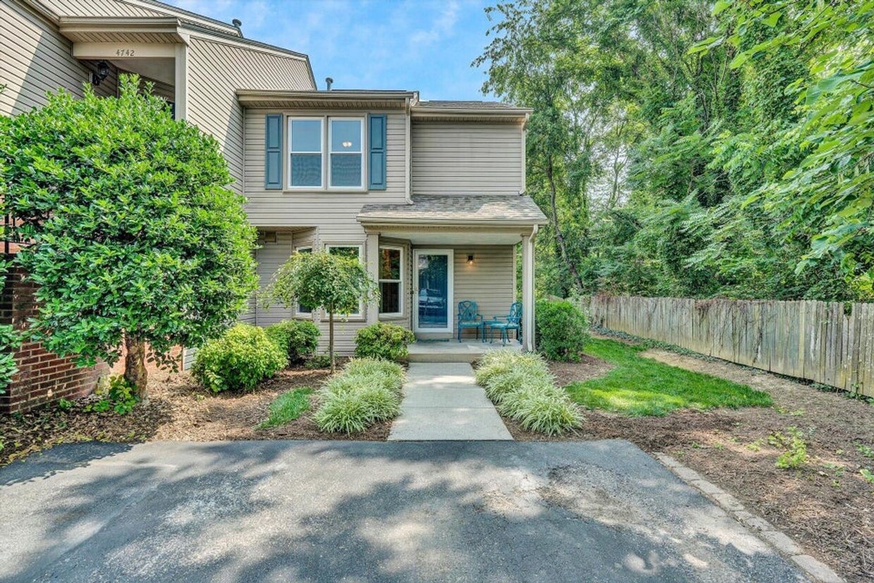 Primary Photo - Spacious Roanoke County Townhouse